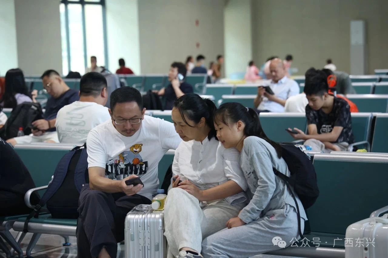 火车学生票新政来啦！东兴市站加开列车提升运力和服务